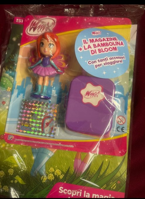 Magazine 251 Winx Club Magazine gadget Bambola di Bloom con accessori e Valigia