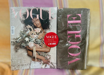 [Preordine] Rivista VOGUE ITALIA - Giugno 2026  Mona Tougaard