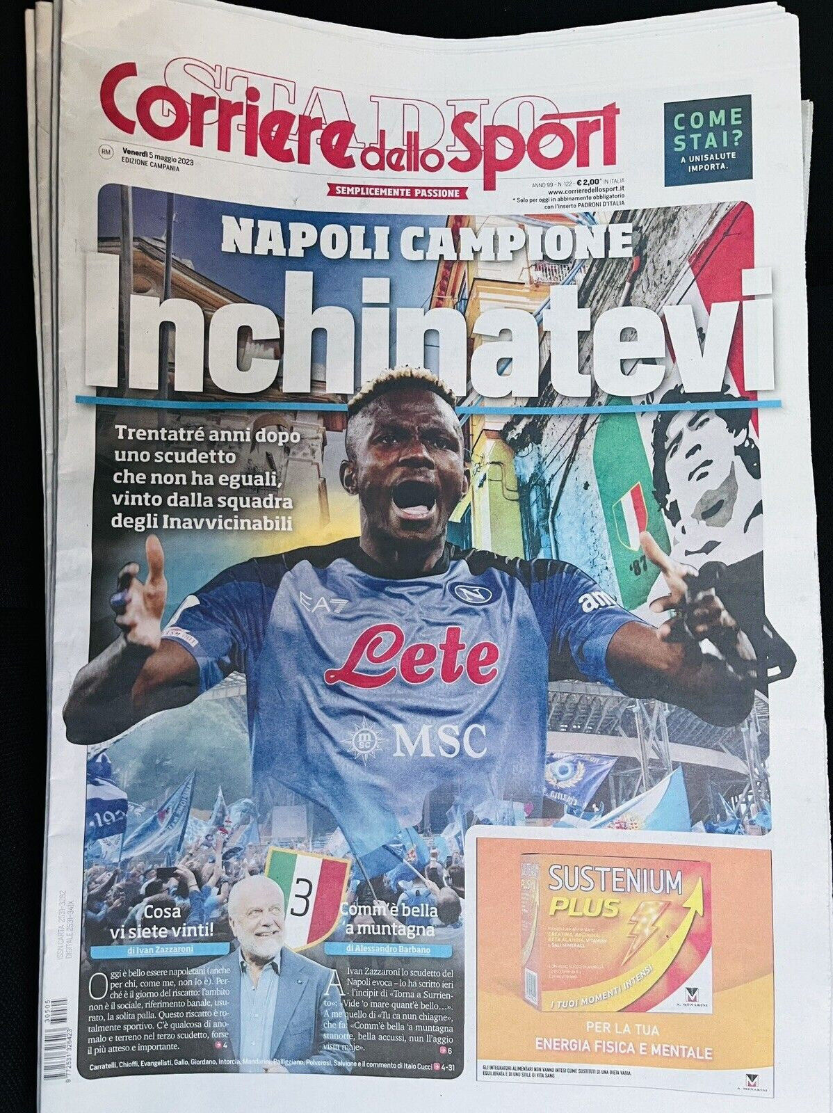 3 Zeitung „Gazzetta Corriere dello Sport“ + Beilage „Dritter Neapel-Fußball-Scudetto“.