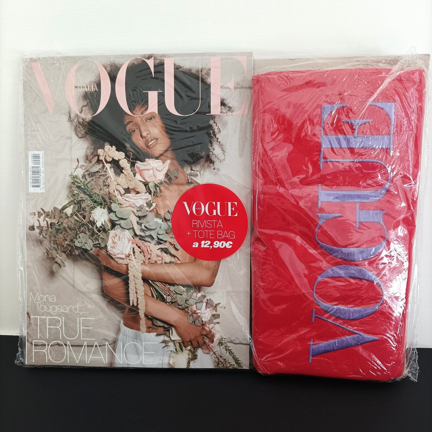 [Preordine] Rivista VOGUE ITALIA - Giugno 2026  Mona Tougaard